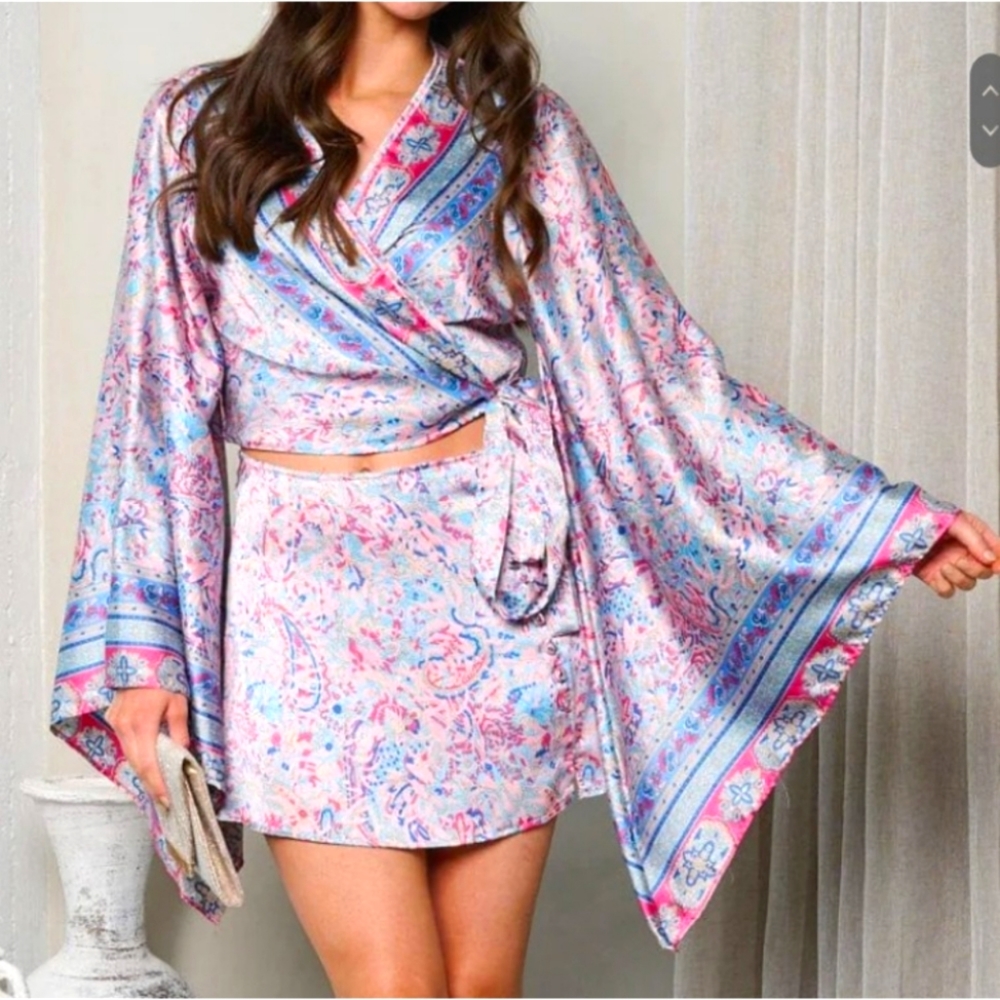 Beautiful boho pink & blue paisley print bell sleeve surplice wrap waist top